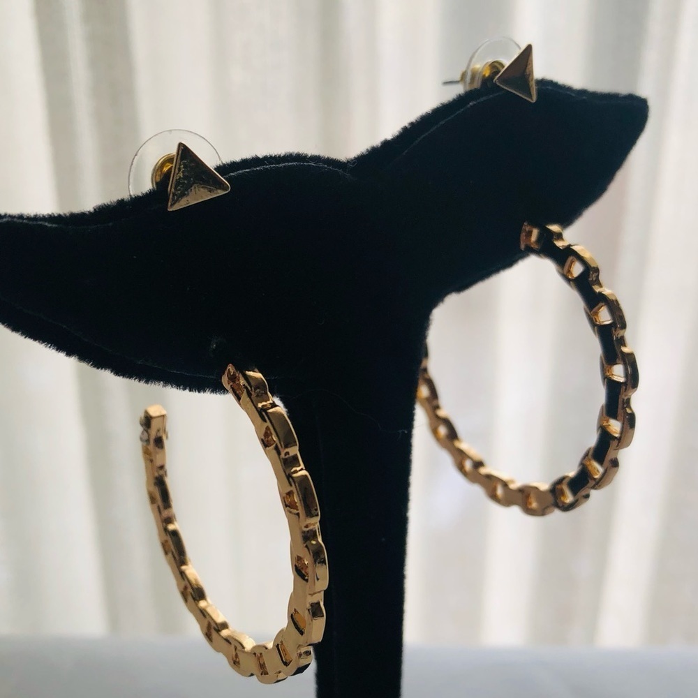 💜3/$30 Double Piercing Gold set of stud and Chain Hoop - Picture 2 of 5